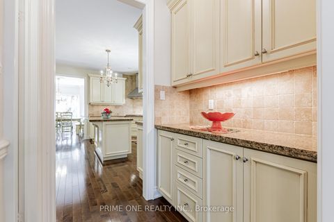 Photo 13 at 19 Ridgestone Drive, Westbrook, Richmond Hill