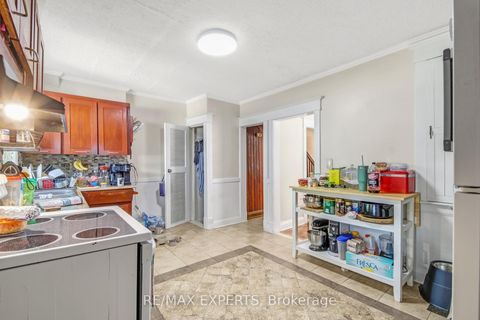 Photo 9 at 28 Mahoney Avenue, Mount Dennis, Toronto