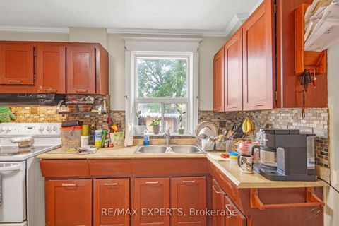 Photo 11 at 28 Mahoney Avenue, Mount Dennis, Toronto