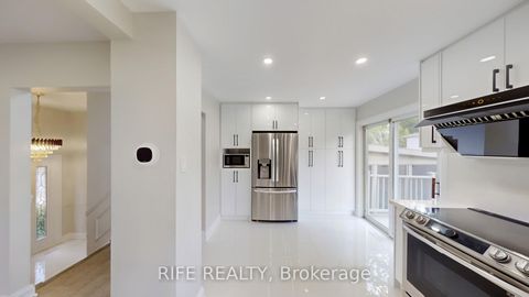Photo 7 at 2137 Hixon Street, BR Bronte, Oakville