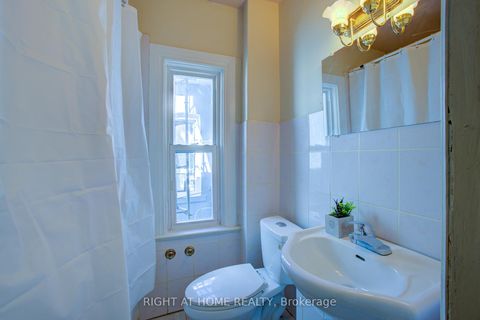 Photo 14 at 82 Uxbridge Avenue E, Pellam Park, Toronto