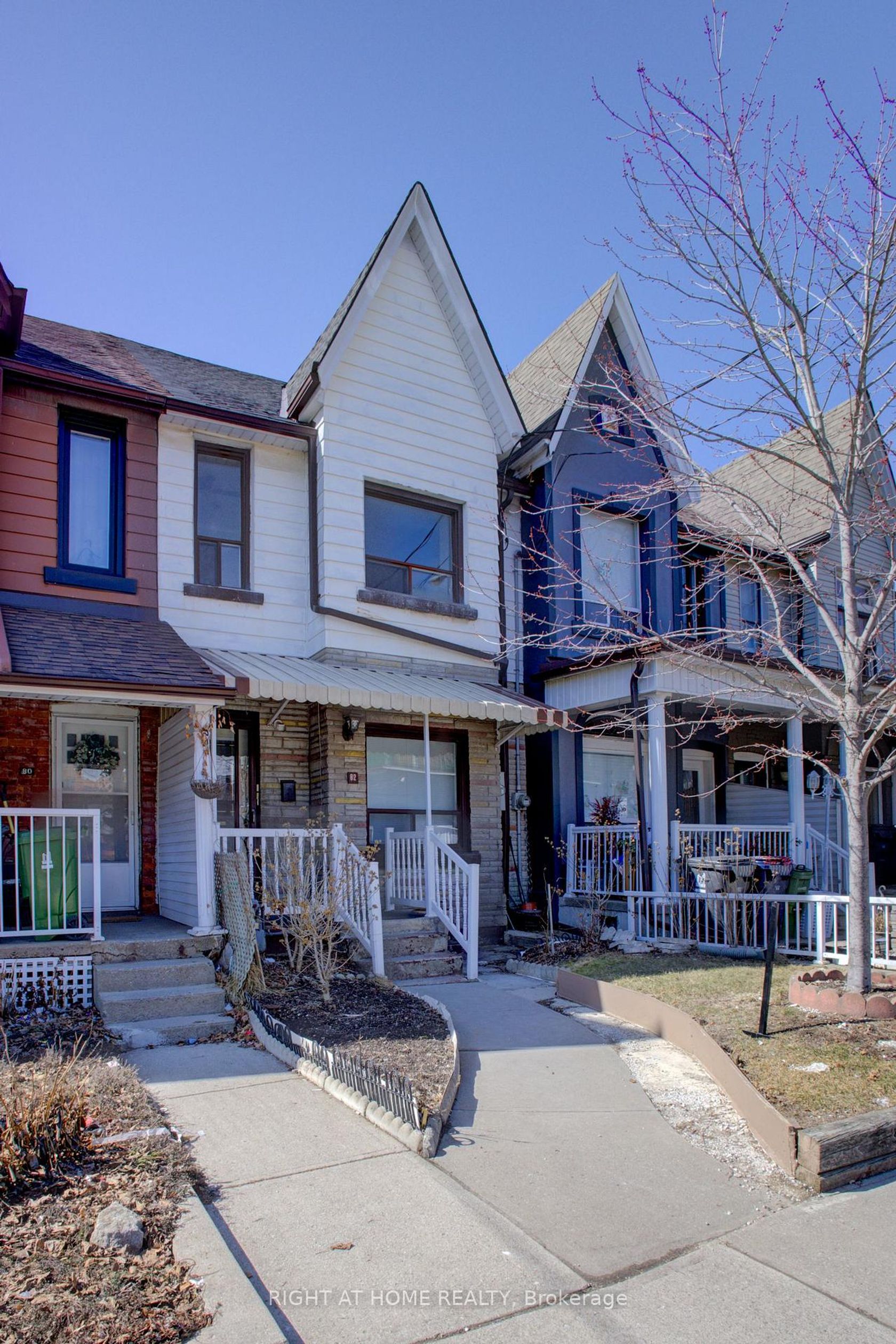 82 Uxbridge Avenue E, Pellam Park, Toronto 