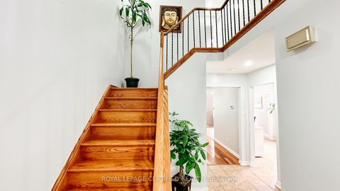 Photo 3 at 29 Cog Hill Drive, Glen Shields, Vaughan