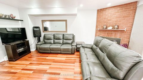 Photo 7 at 29 Cog Hill Drive, Glen Shields, Vaughan