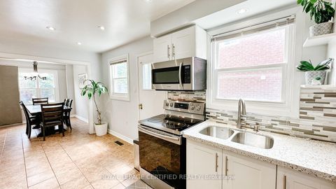 Photo 13 at 29 Cog Hill Drive, Glen Shields, Vaughan