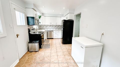 Photo 14 at 29 Cog Hill Drive, Glen Shields, Vaughan