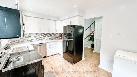 Photo 16 at 29 Cog Hill Drive, Glen Shields, Vaughan