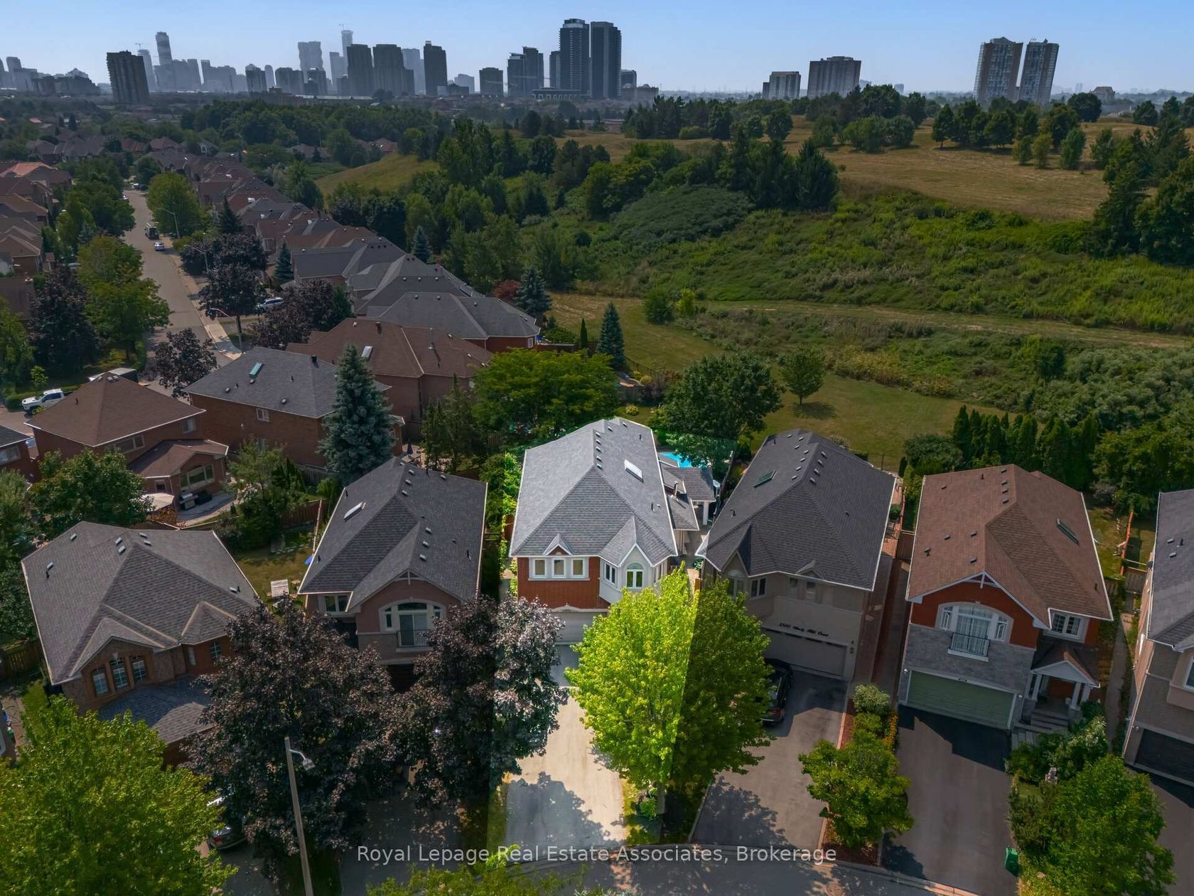 5496 Windy Hill Court, Hurontario, Mississauga by Loree Meneguzzi Real Estate 5496 Windy Hill Court, Hurontario, Mississauga