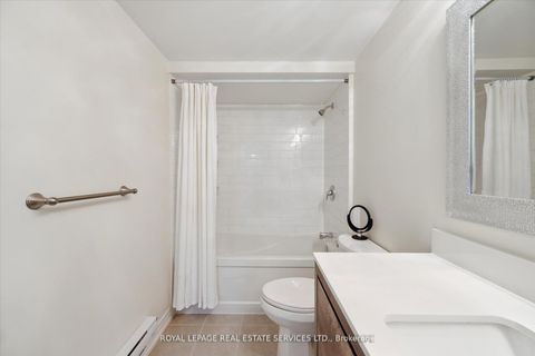 Photo 2 at 532 - 1514 Pilgrims Way, GA Glen Abbey, Oakville
