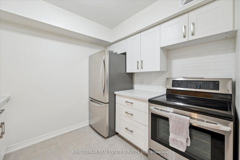 Photo 16 at 532 - 1514 Pilgrims Way, GA Glen Abbey, Oakville
