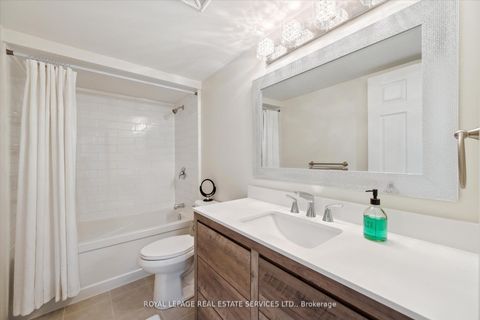 Photo 23 at 532 - 1514 Pilgrims Way, GA Glen Abbey, Oakville