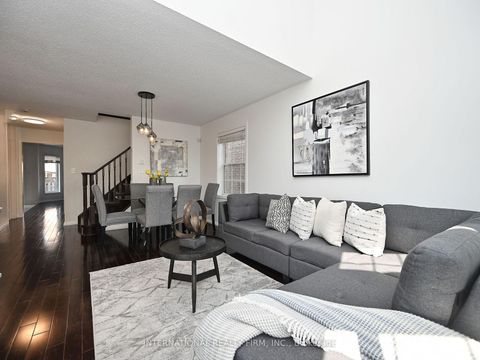 Photo 5 at 2382 Falkland Crescent, WT West Oak Trails, Oakville