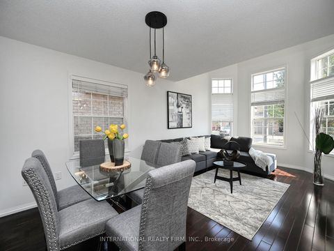 Photo 7 at 2382 Falkland Crescent, WT West Oak Trails, Oakville