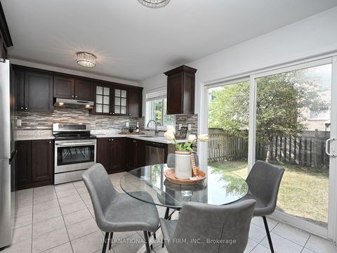 Photo 9 at 2382 Falkland Crescent, WT West Oak Trails, Oakville