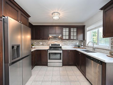 Photo 10 at 2382 Falkland Crescent, WT West Oak Trails, Oakville