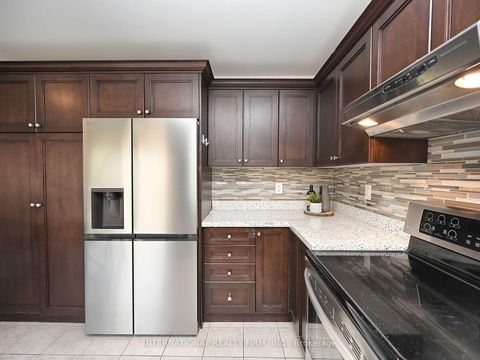 Photo 12 at 2382 Falkland Crescent, WT West Oak Trails, Oakville