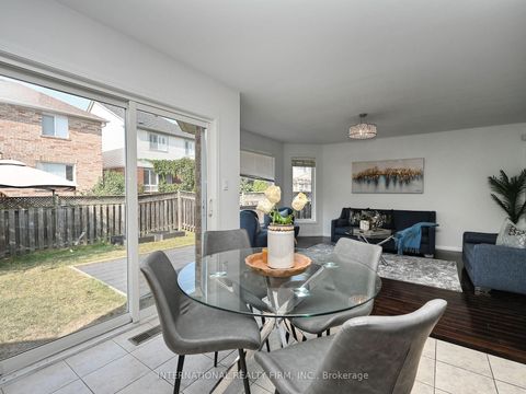 Photo 14 at 2382 Falkland Crescent, WT West Oak Trails, Oakville