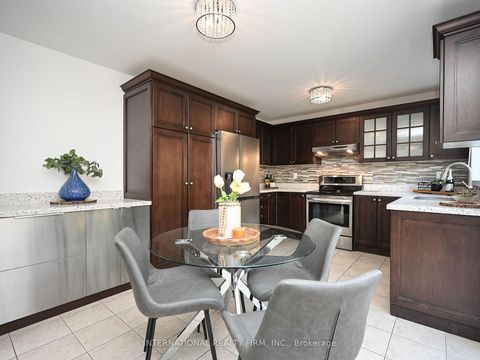 Photo 15 at 2382 Falkland Crescent, WT West Oak Trails, Oakville
