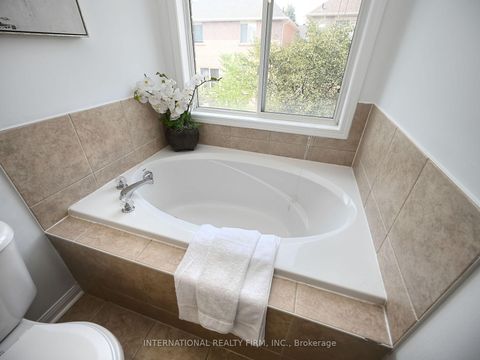 Photo 27 at 2382 Falkland Crescent, WT West Oak Trails, Oakville