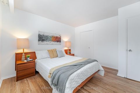 Photo 18 at 6 Tapley Drive, Richview, Toronto