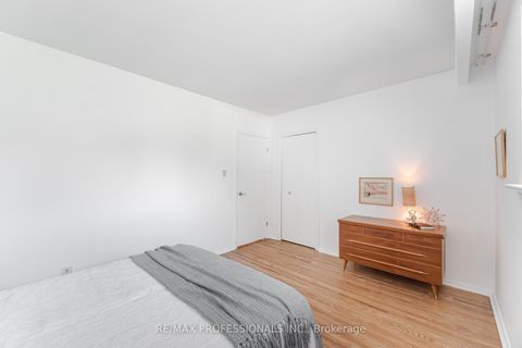 Photo 22 at 6 Tapley Drive, Richview, Toronto