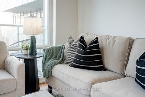 Photo 3 at 819 - 1 Bedford Road, Annex, Toronto