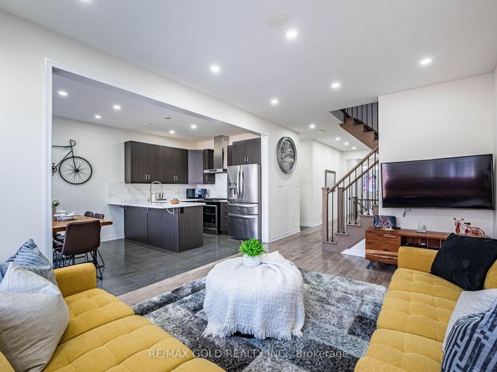 Photo 10 at 36 Feeder Street, Northwest Brampton, Brampton