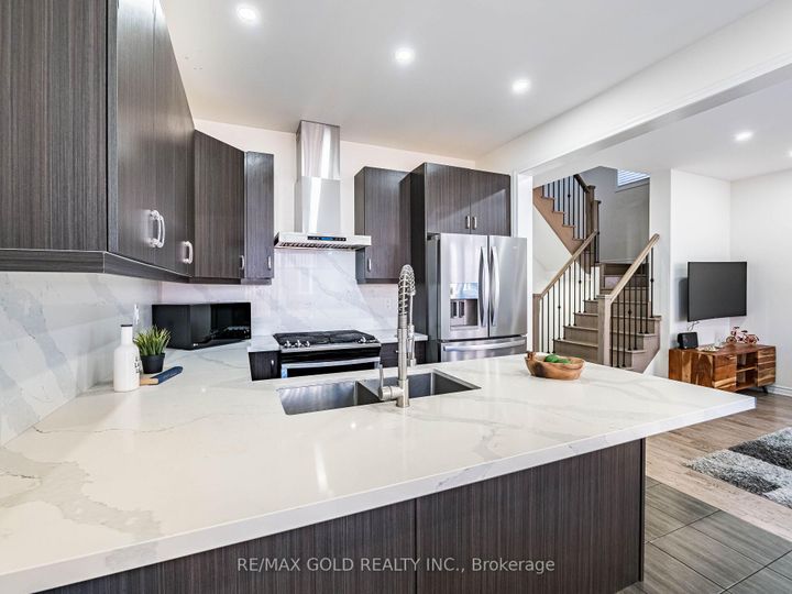 Photo 13 at 36 Feeder Street, Northwest Brampton, Brampton