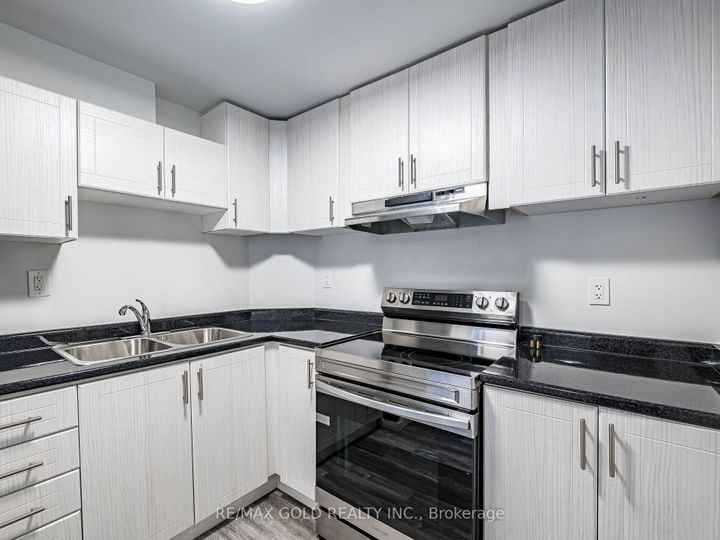 Photo 31 at 36 Feeder Street, Northwest Brampton, Brampton