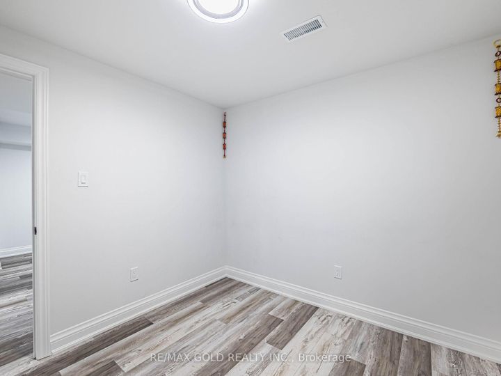 Photo 33 at 36 Feeder Street, Northwest Brampton, Brampton