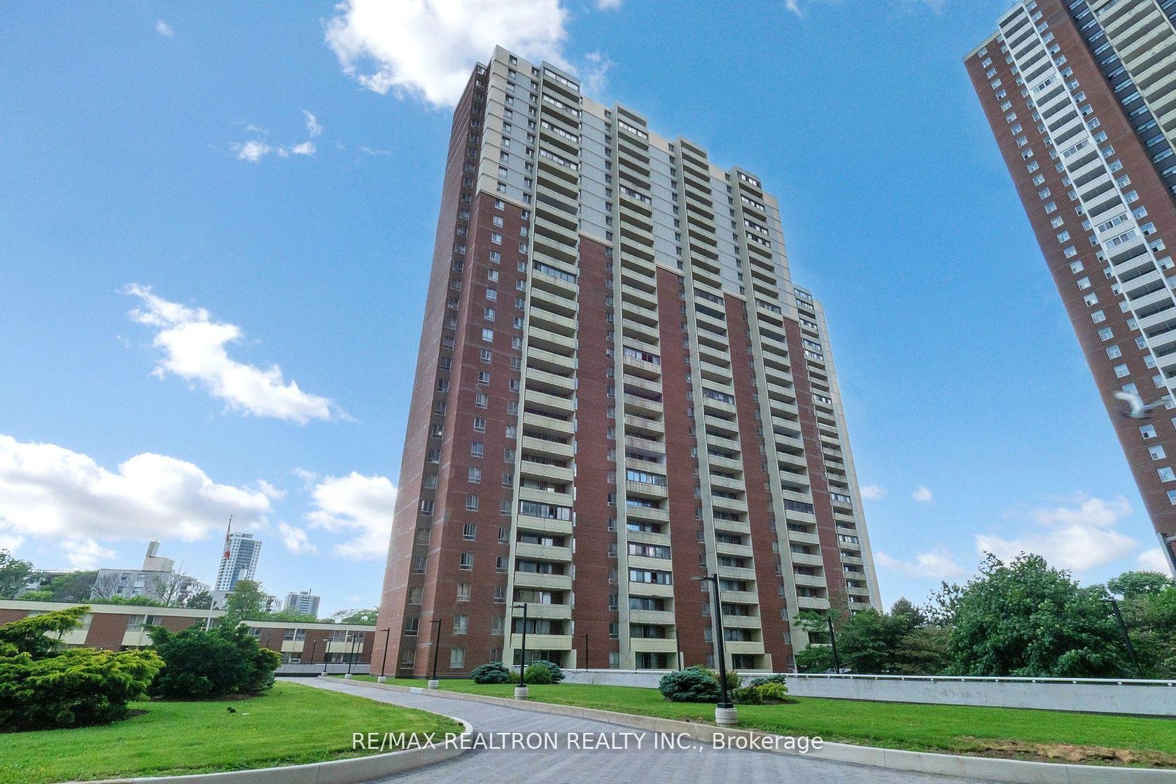 1506 - 1 Massey Square, Crescent Town, Toronto 