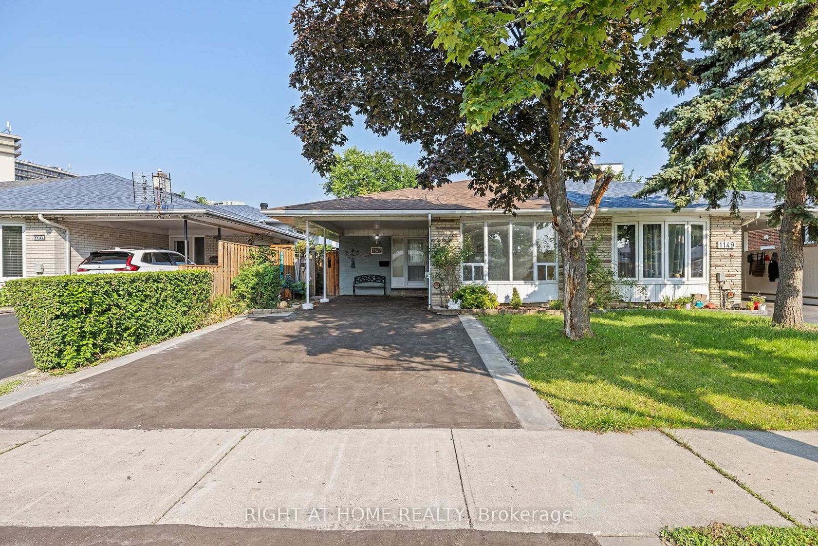 1147 Saturnia Crescent, Applewood, Mississauga 