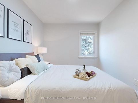 Photo 18 at 9 Lesmount Avenue, East York, Toronto