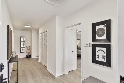 Photo 1 at 81 Maxome Avenue, Newtonbrook East, Toronto