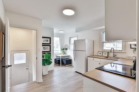 Photo 8 at 81 Maxome Avenue, Newtonbrook East, Toronto