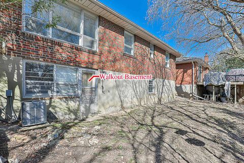Photo 23 at 81 Maxome Avenue, Newtonbrook East, Toronto
