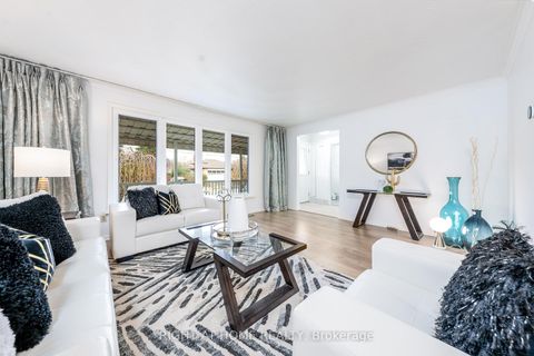 Photo 10 at 71 pleasant view Drive, Pleasant View, Toronto