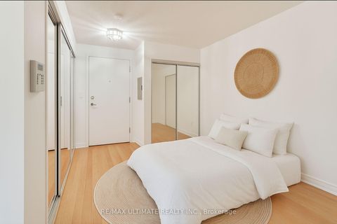 Photo 2 at 222 - 270 Wellington Street W, Waterfront Communities C1, Toronto