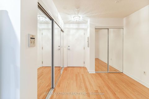 Photo 6 at 222 - 270 Wellington Street W, Waterfront Communities C1, Toronto