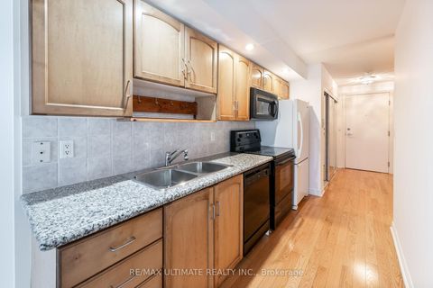 Photo 13 at 222 - 270 Wellington Street W, Waterfront Communities C1, Toronto