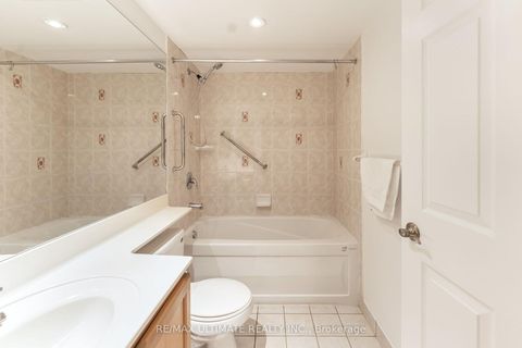 Photo 17 at 222 - 270 Wellington Street W, Waterfront Communities C1, Toronto