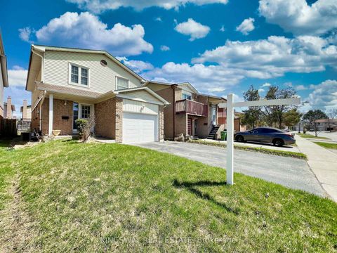 Photo 1 at 55 Copperwood Square, Milliken, Toronto