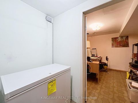 Photo 6 at 55 Copperwood Square, Milliken, Toronto