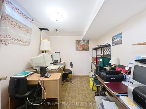 Photo 7 at 55 Copperwood Square, Milliken, Toronto