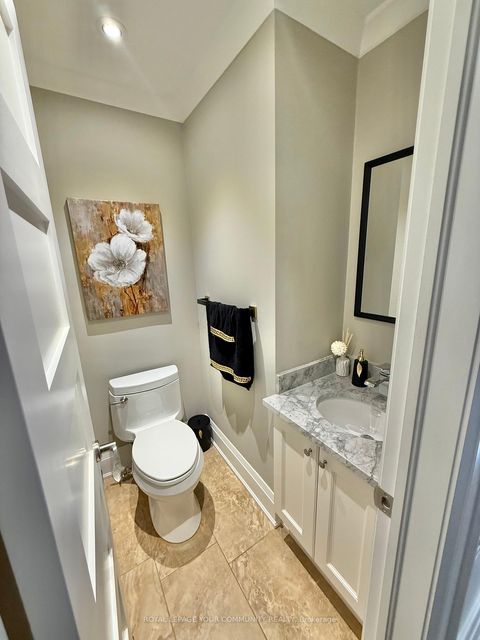 Photo 11 at 20 White Lodge Crescent, Mill Pond, Richmond Hill