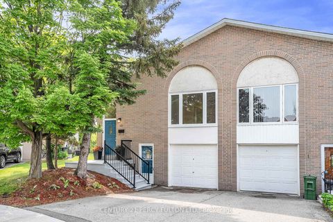 Photo 0 at 33 Pettibone Square, L'Amoreaux, Toronto