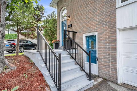Photo 1 at 33 Pettibone Square, L'Amoreaux, Toronto