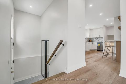Photo 2 at 33 Pettibone Square, L'Amoreaux, Toronto