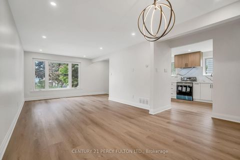 Photo 6 at 33 Pettibone Square, L'Amoreaux, Toronto