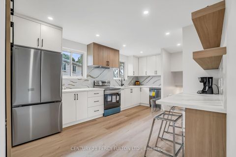 Photo 9 at 33 Pettibone Square, L'Amoreaux, Toronto
